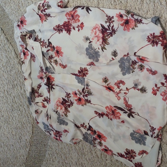 Vince Camuto Floral Short Sleeve Blouse - Picture 1 of 6